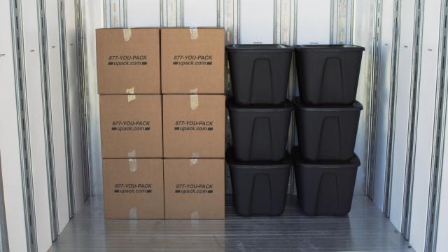 https://www.boxoxmoving.com/blog/wp-content/uploads/2015/11/plastic-totes-and-moving-boxes.jpg